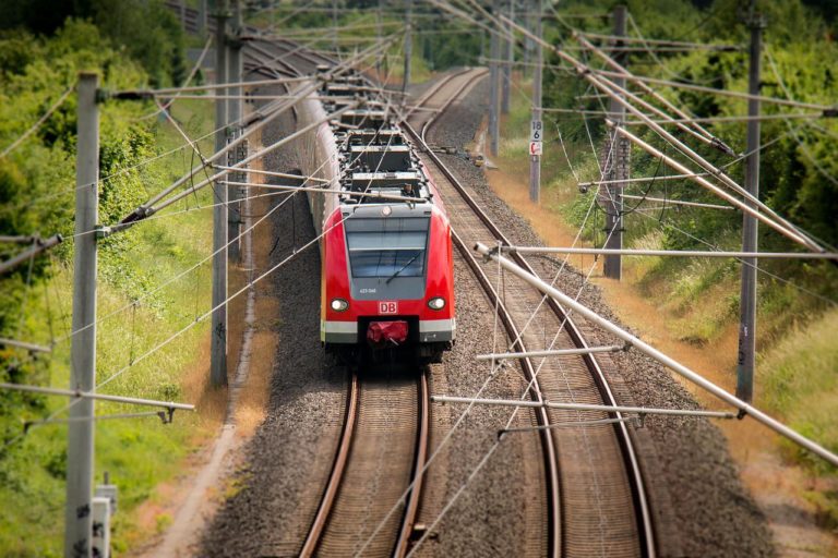 Projektowanie systemów sterowania ruchem kolejowym
