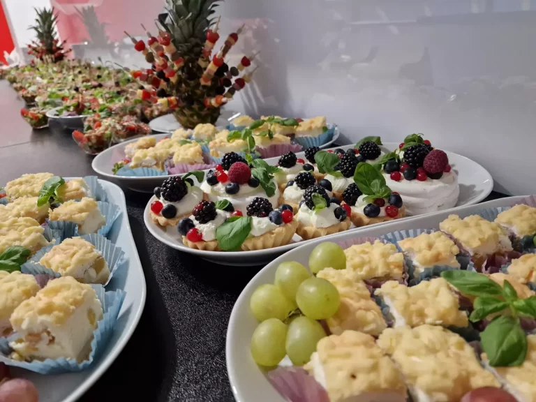 Dlaczego warto skorzystać z cateringu?