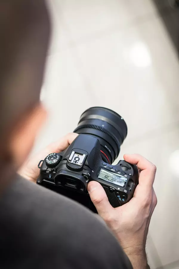 Komis foto – dlaczego warto kupować sprzęt fotograficzny używany